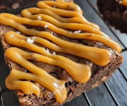 Chocolate brownie drizzled with caramel sauce.